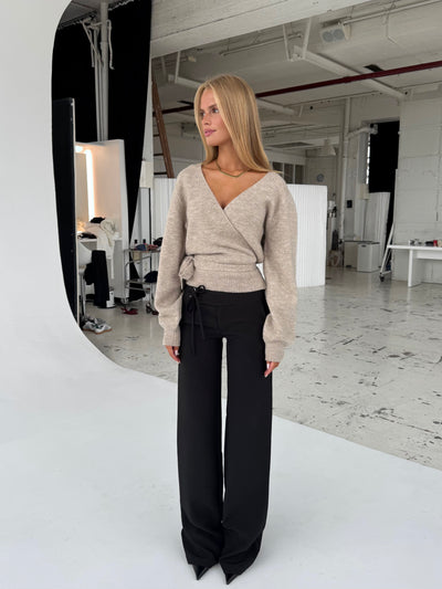 TALL Buckle low waist bukser - svart