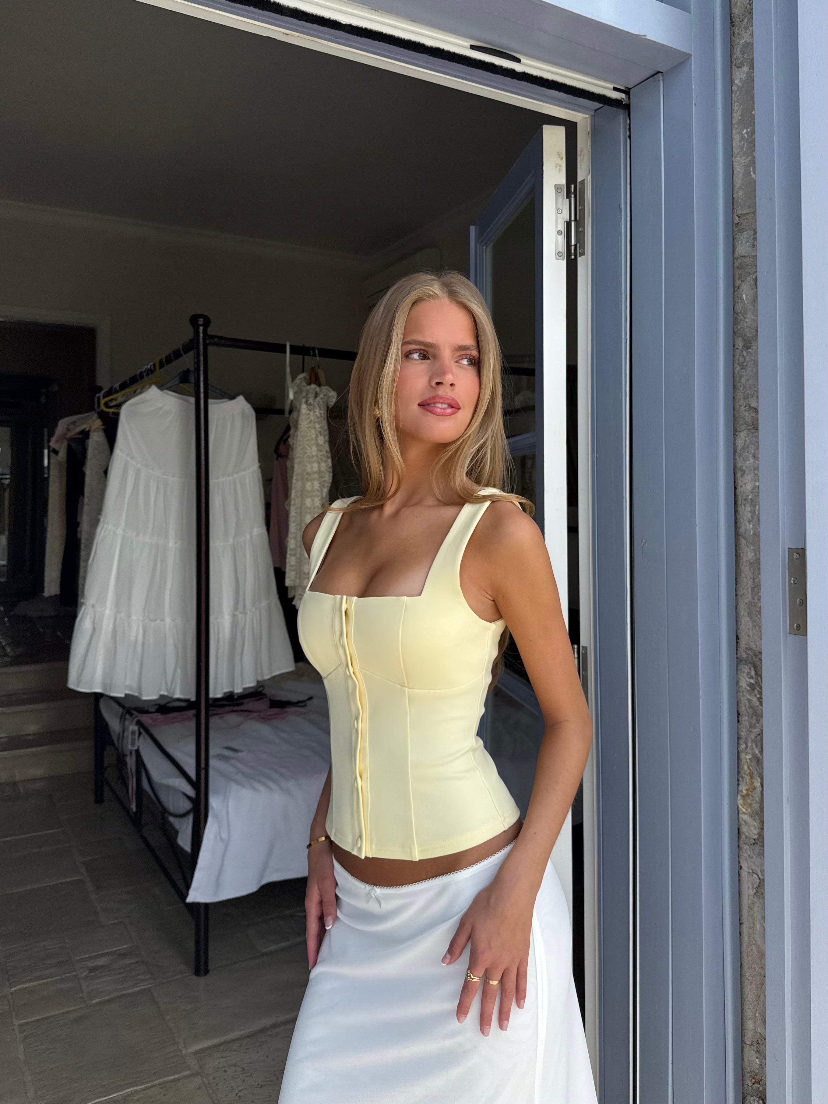 Beba button top - lys gul