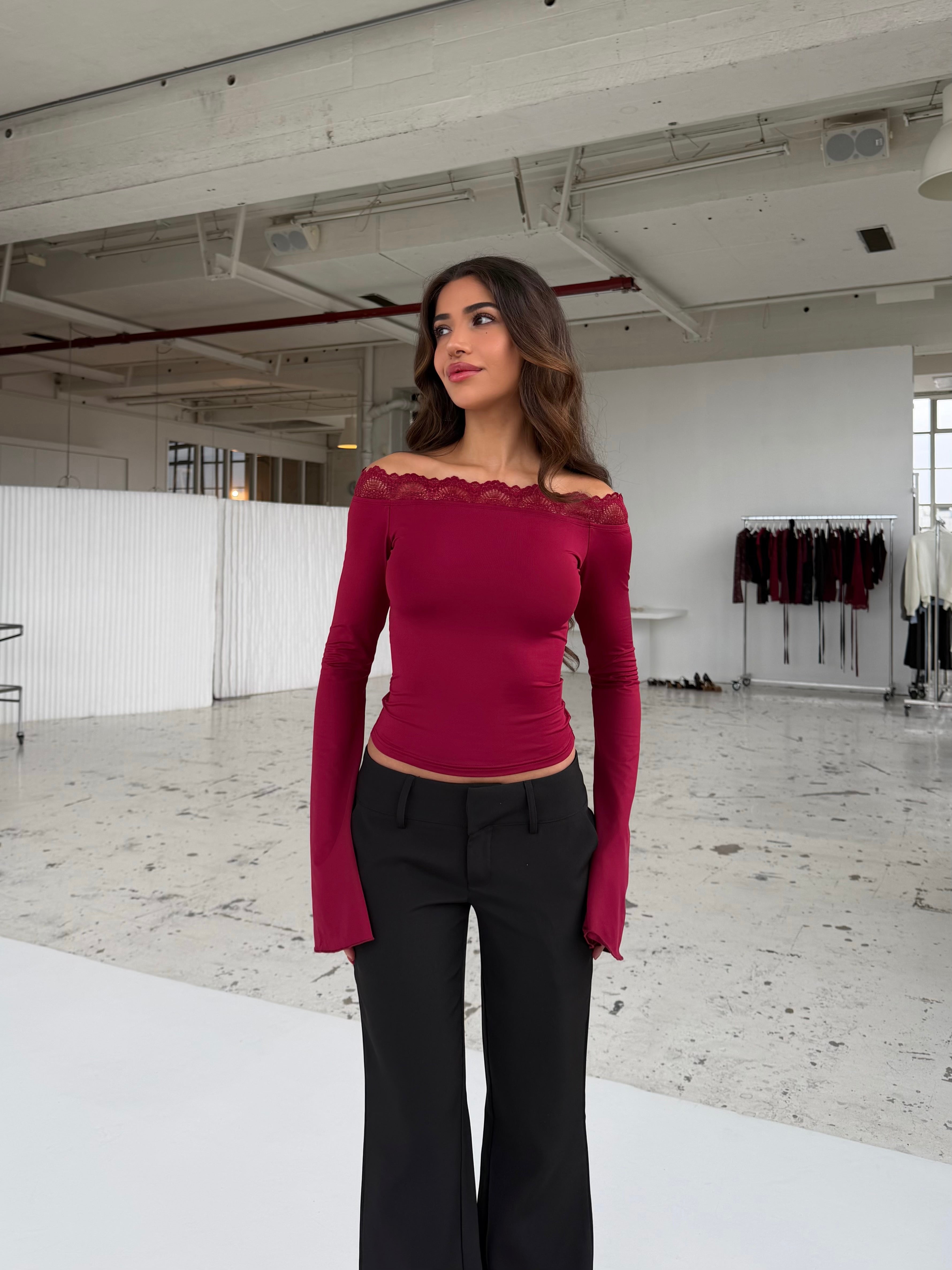 Bari basic lace top - mørk rød (forudbestilling)