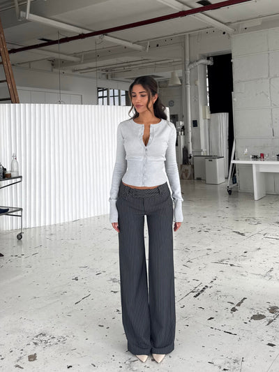 Button Low Waist Bukse – Mørk Grå Stripet