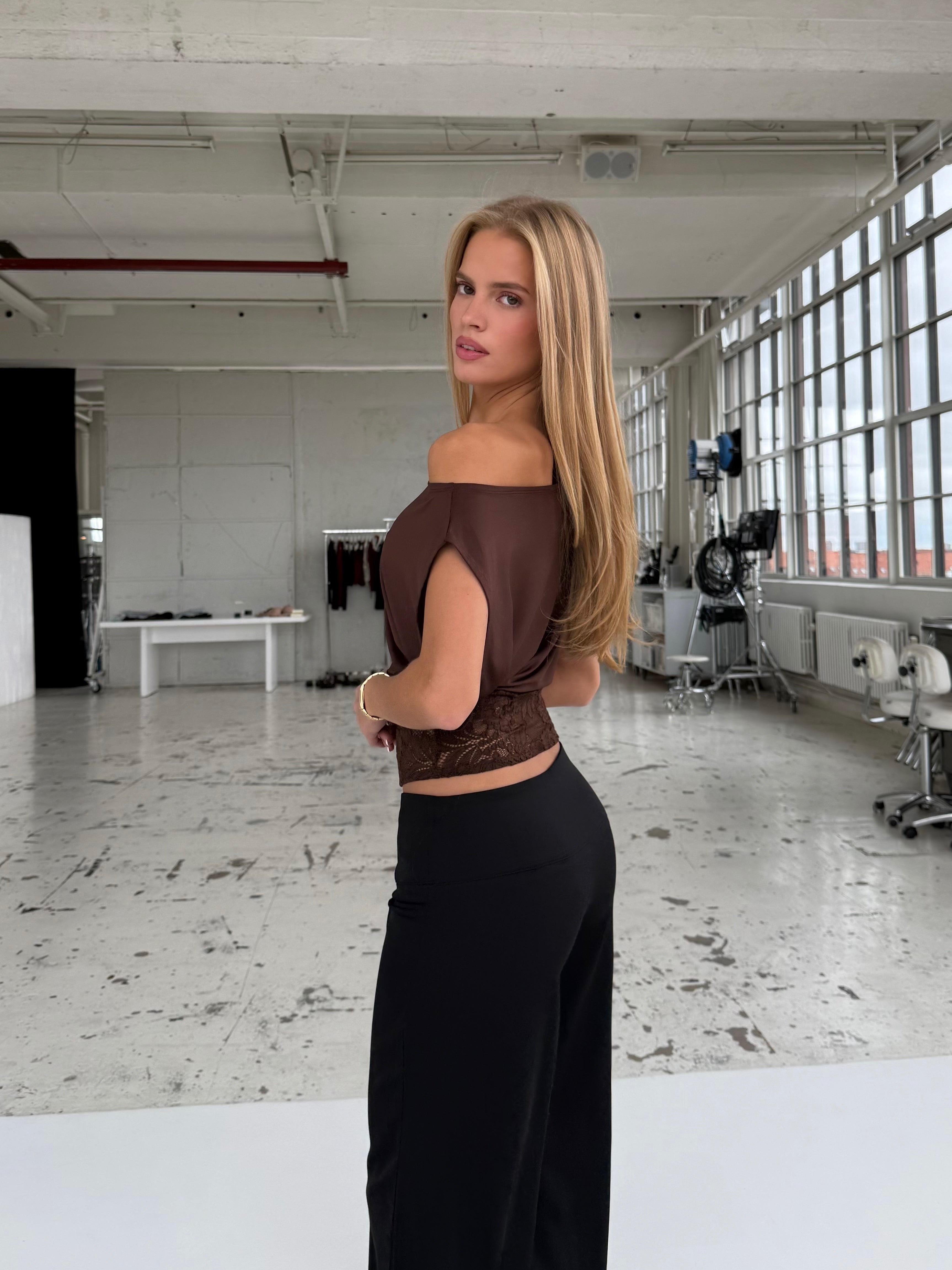 Hera basic lace top - mørk brun